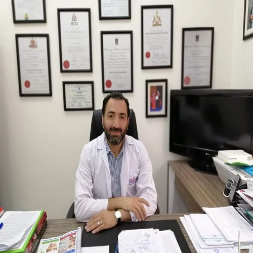 الدكتور عمر سعيد منصور اخصائي في جراحة عامة
