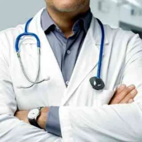 د. اسامة فاروق حسانين اخصائي في طب عام