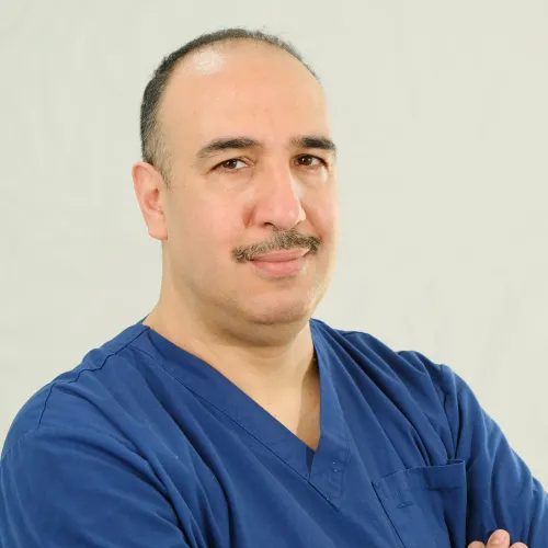 الدكتور معن ابوالهيجاء اخصائي في جراحة عامة