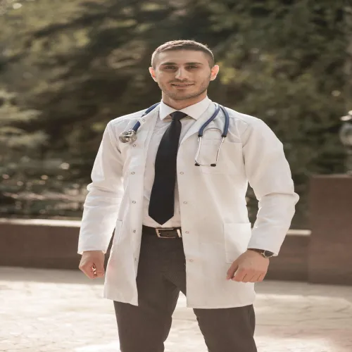 د. قاسم سمير المومني اخصائي في طب عام
