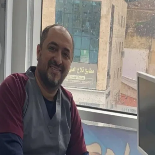 الدكتور محمد ابو عرقوب اخصائي في جراحة الفك والأسنان،طب اسنان