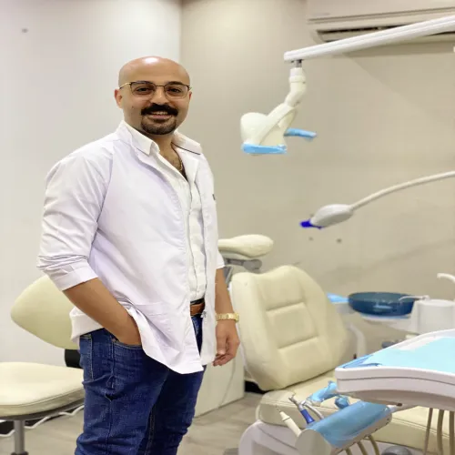 د. كيرلس عماد عياد اخصائي في طب اسنان
