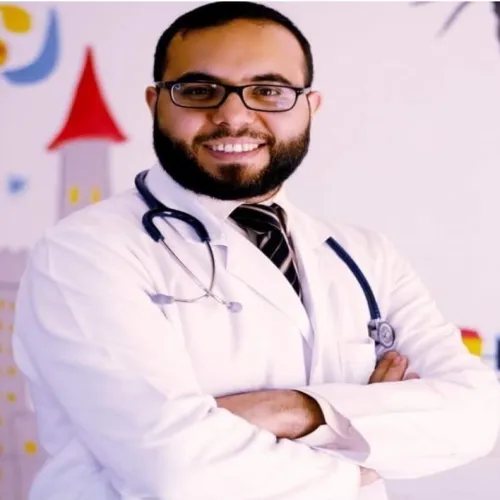 الدكتور بكر عياش اخصائي في طب أطفال