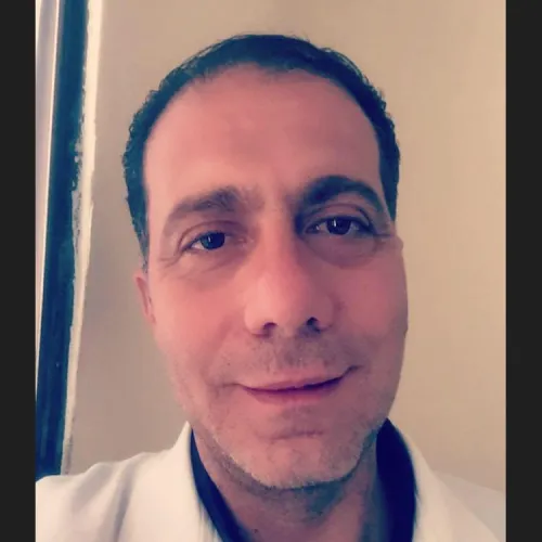 الدكتور كميل ميشيل عطا الله اخصائي في طب اسنان