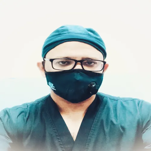 الدكتور محمد اكرم الصالح اخصائي في طوارىء،طب عام