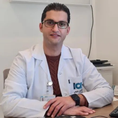 الدكتور ضرار محمود احمد الدبس اخصائي في طب اسنان