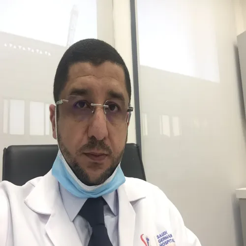 الدكتور احمد المحمودي اخصائي في الكلى