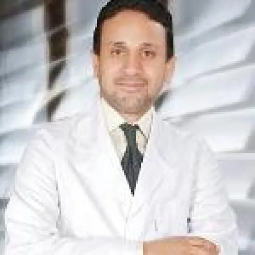 د. طارق حواش اخصائي في الجلدية والتناسلية