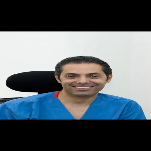الدكتور سامر مصطفي اخصائي في طب اسنان