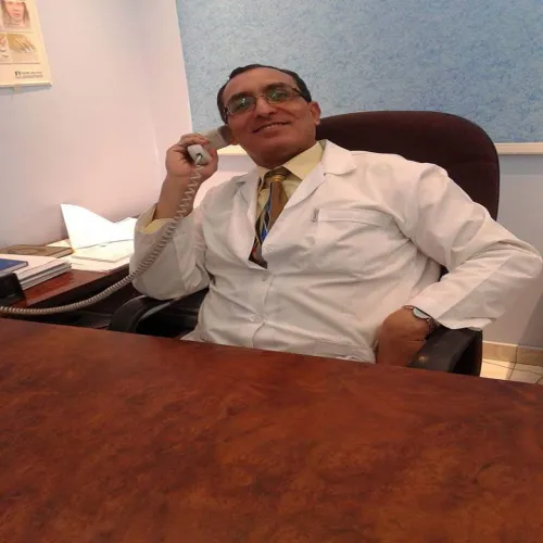 د. ياسر محمد ادم اخصائي في باطنية
