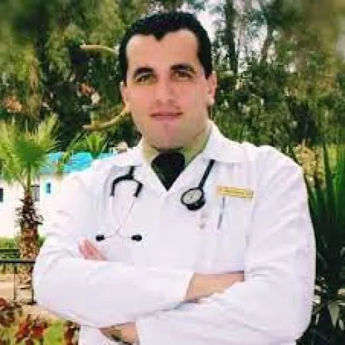 د. احمد زكي اخصائي في باطنية
