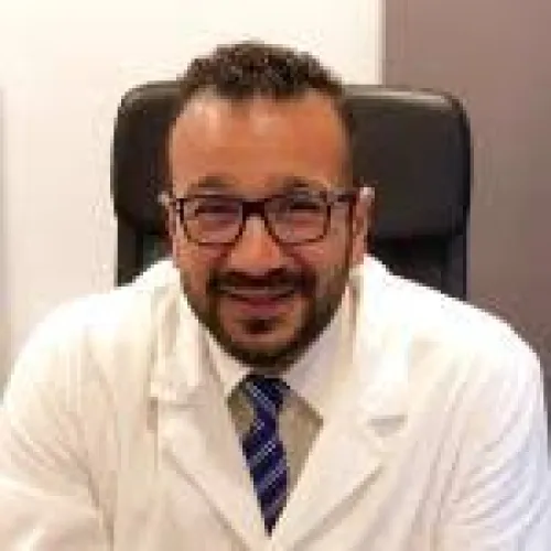 د. عمر عبد العزيز تعلب اخصائي في جراحة العظام والمفاصل