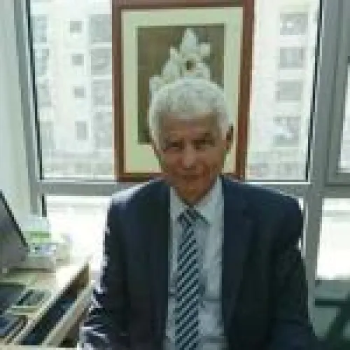 د. محمد الحسينى اخصائي في باطنية