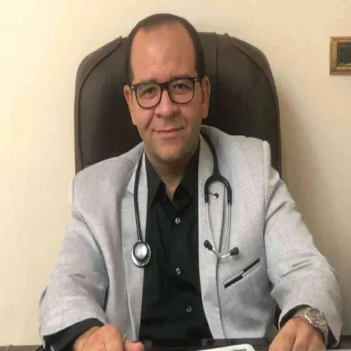 الدكتور احمد غازى اخصائي في باطنية