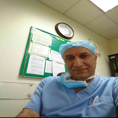 د. محمد حمدونه اخصائي في جراحة عامة