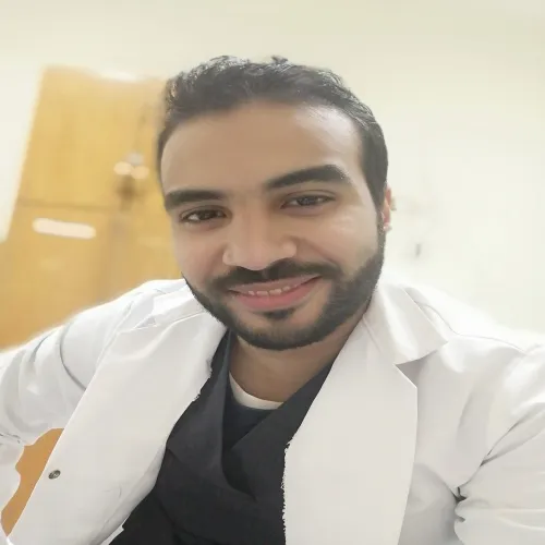 الدكتور ابو بكر احمد عبد القادر اخصائي في طب عام