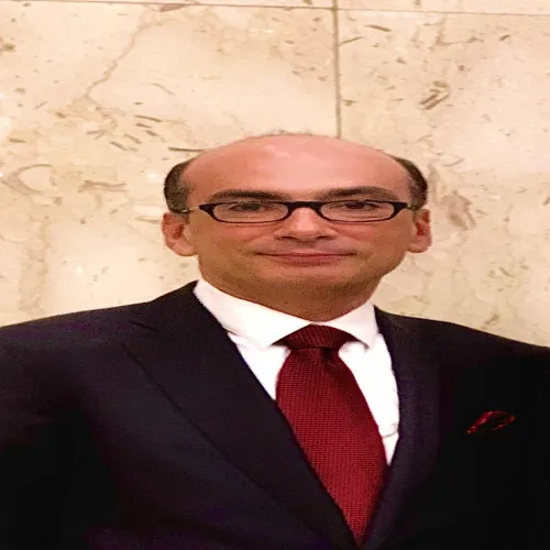 د. اشرف ابو الهوي اخصائي في الجهاز الهضمي والكبد
