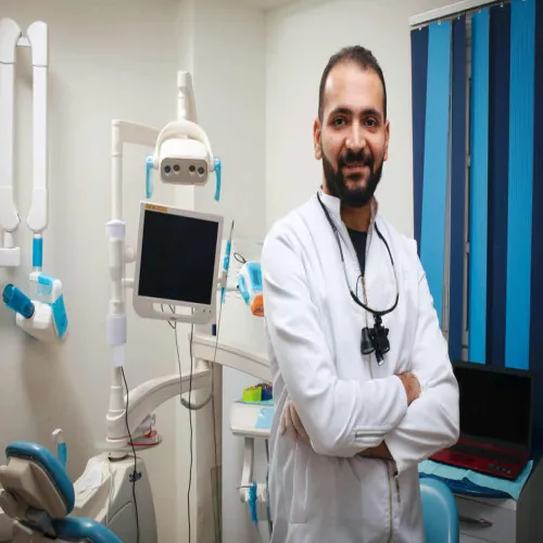 د. طارق عزيز اخصائي في طب اسنان