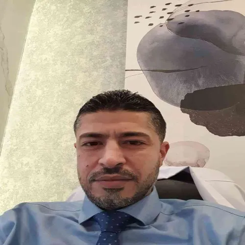 د. محمد عمرو اخصائي في جراحة الكلى والمسالك البولية والذكورة والعقم