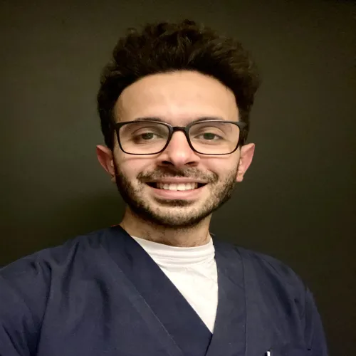 د. احمد عامر اخصائي في تقويم الأسنان
