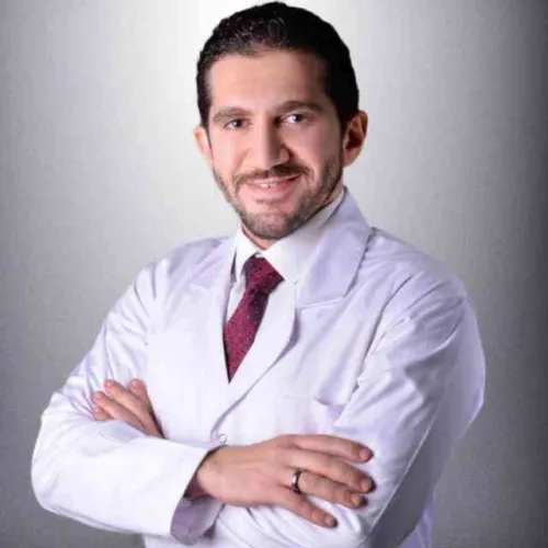 د. احمد فتحي حسين اخصائي في جراحة الكلى والمسالك البولية والذكورة والعقم