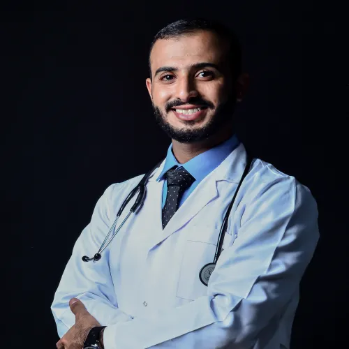 د. معاذ محمد العيوطي اخصائي في طب عام