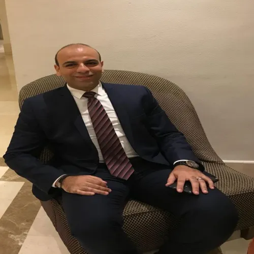 د. احمد غنيم اخصائي في جراحة العظام والمفاصل
