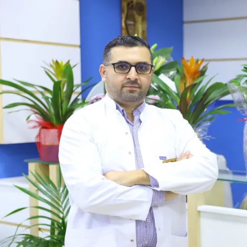 د. رياض عبدالجواد اخصائي في طب عيون