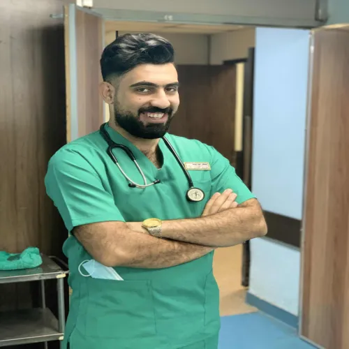 د. مصطفى ايوب اخصائي في طب عام،جراحة عامة