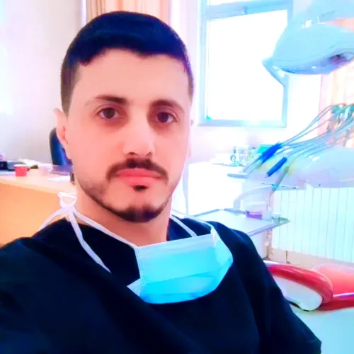 الدكتور اسامة محمد سليمان ابو ركبة اخصائي في طب اسنان