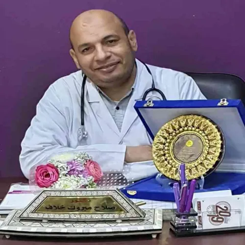 الدكتور صلاح مبروك خلاف اخصائي في الجهاز الهضمي والكبد