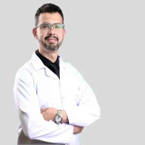 د. عمرو بدوي اخصائي في جراحة عامة