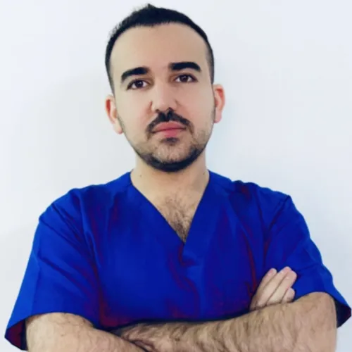 د. احمد الباش اخصائي في تقويم الأسنان
