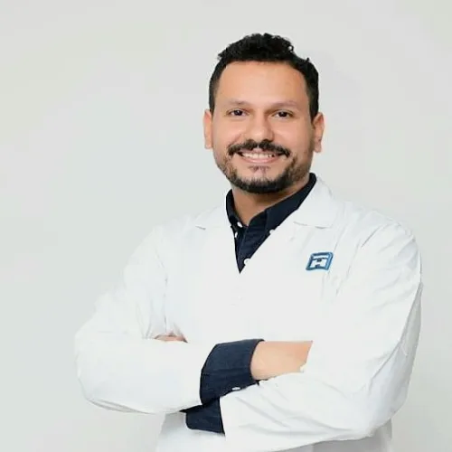 الدكتور اسلام محمد العربي اخصائي في باطنية