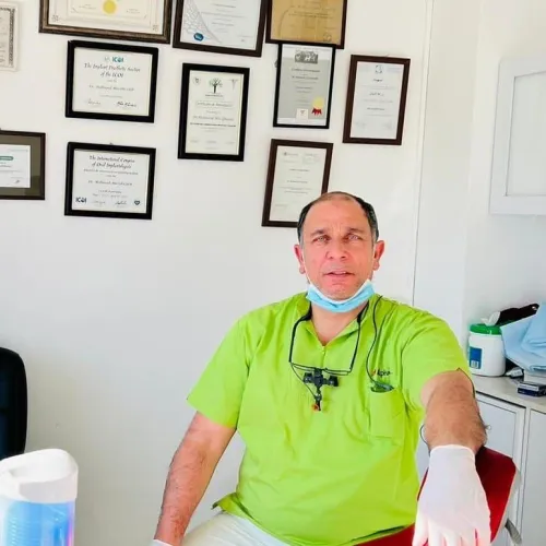 د. محمود ابو غزالة اخصائي في طب اسنان