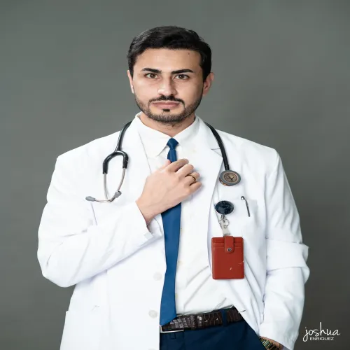 الدكتور الصيدلاني رائد حسين الحويان اخصائي في دكتور صيدله 