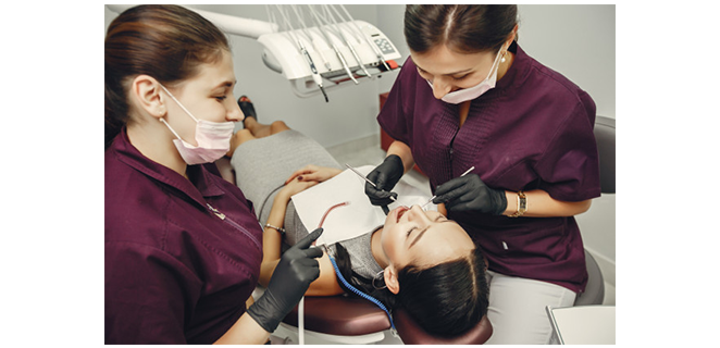 مساعد طبيب الاسنان