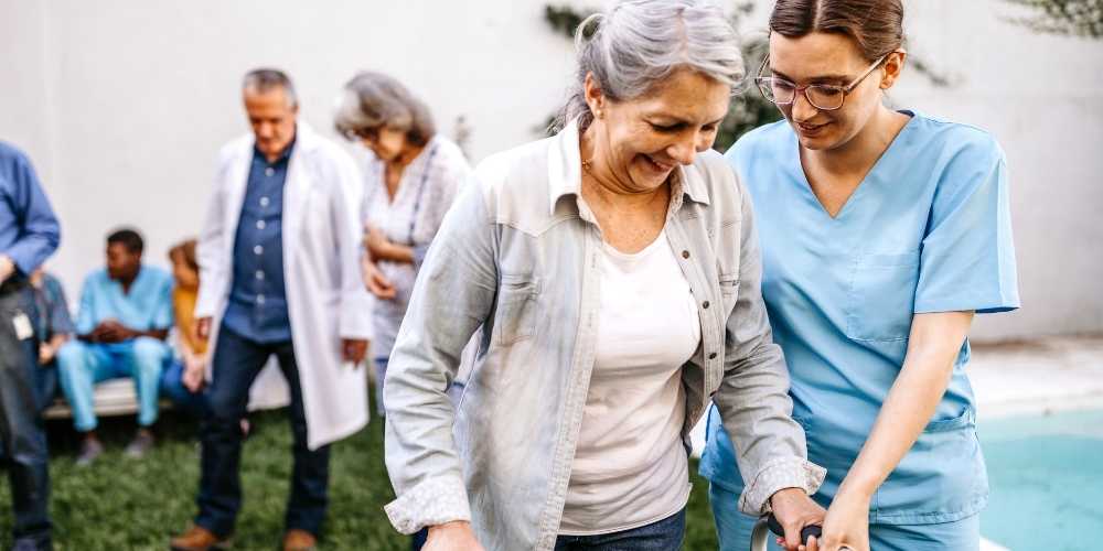 مساعدة ممرض