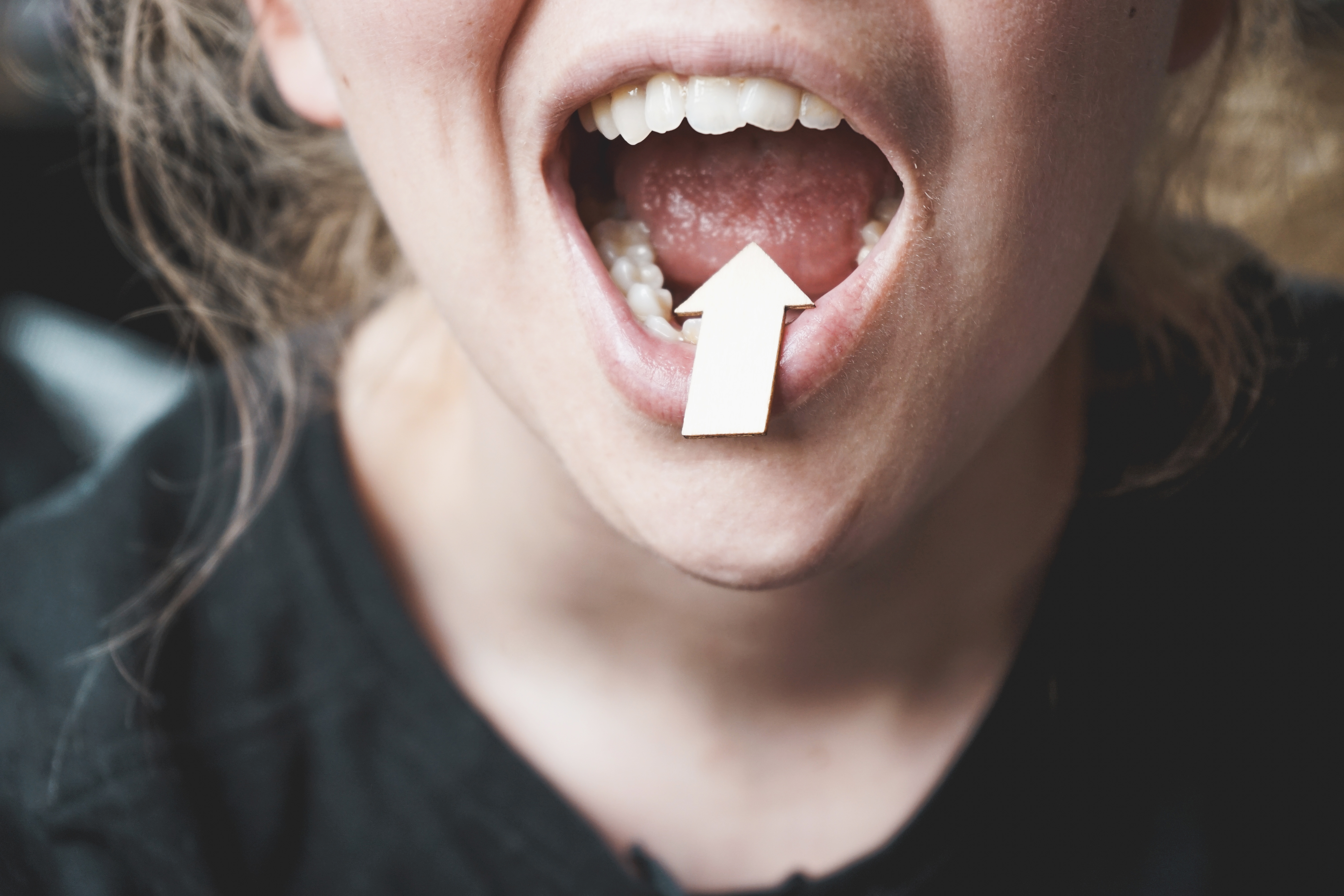 الحزاز المسطّح الفموي (Oral lichen planus)