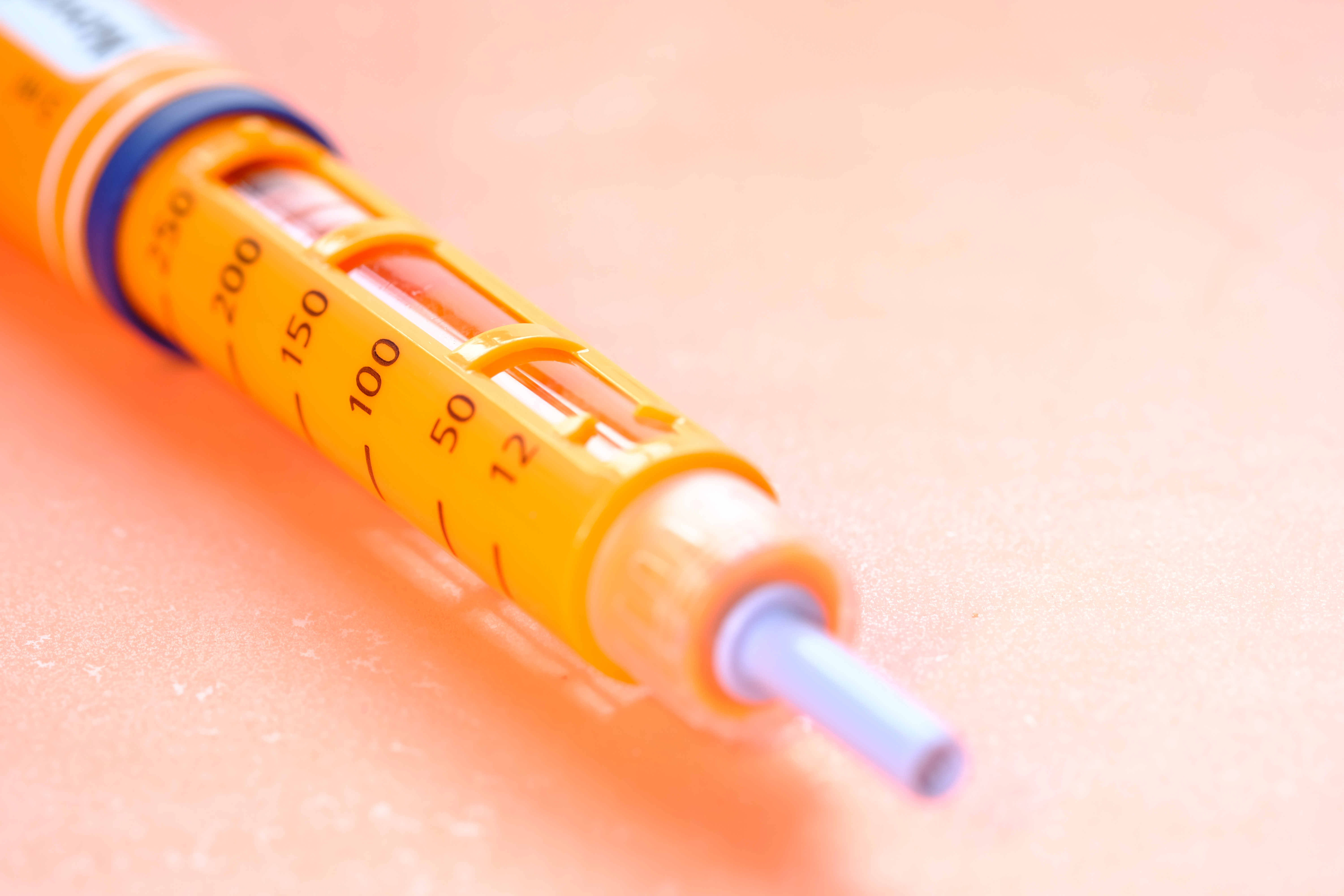 3. الإنسولين متوسط المفعول (Intermediate-Acting Insulin)