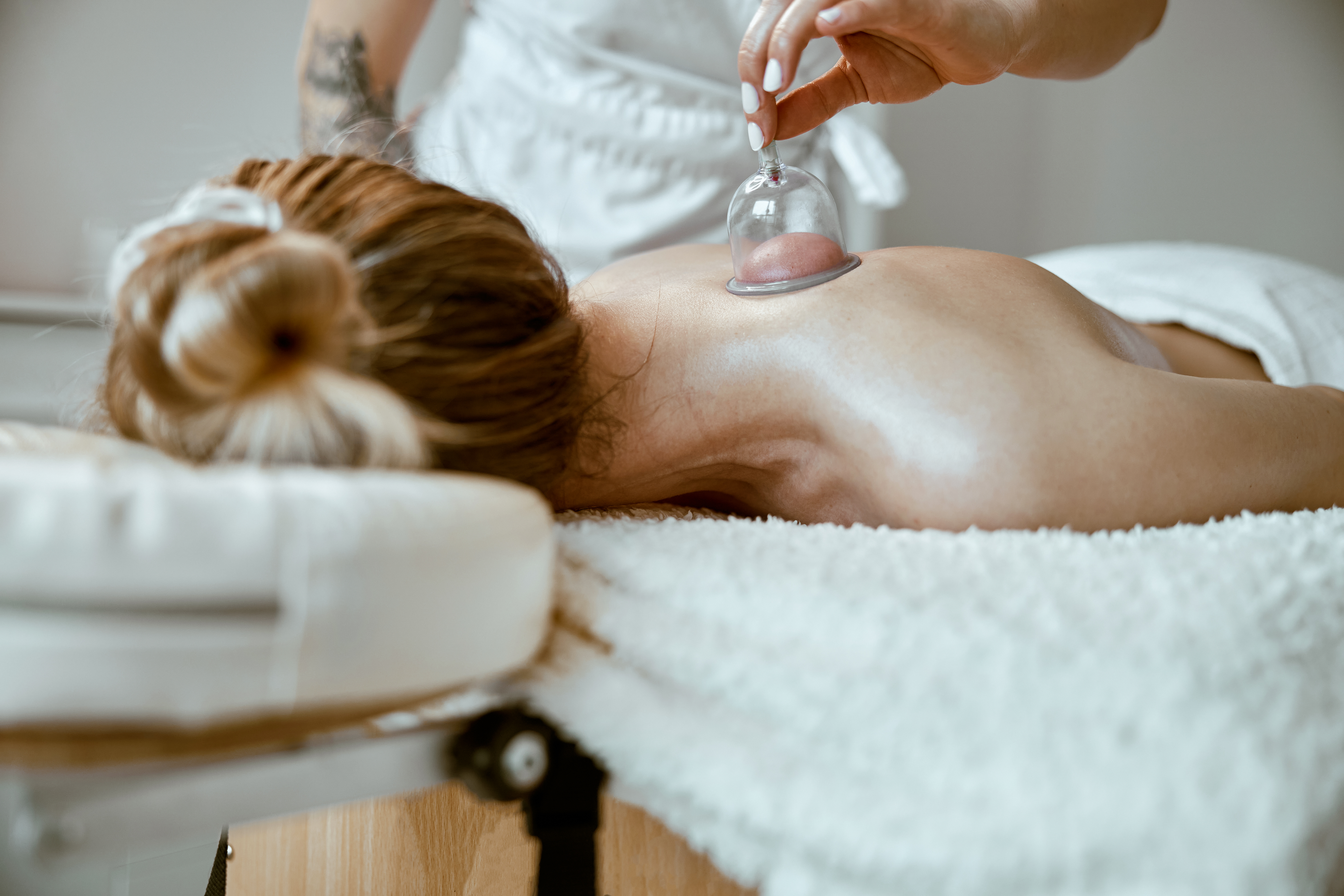 أماكن الحجامة للنساء بالصور: أفضل النقاط!