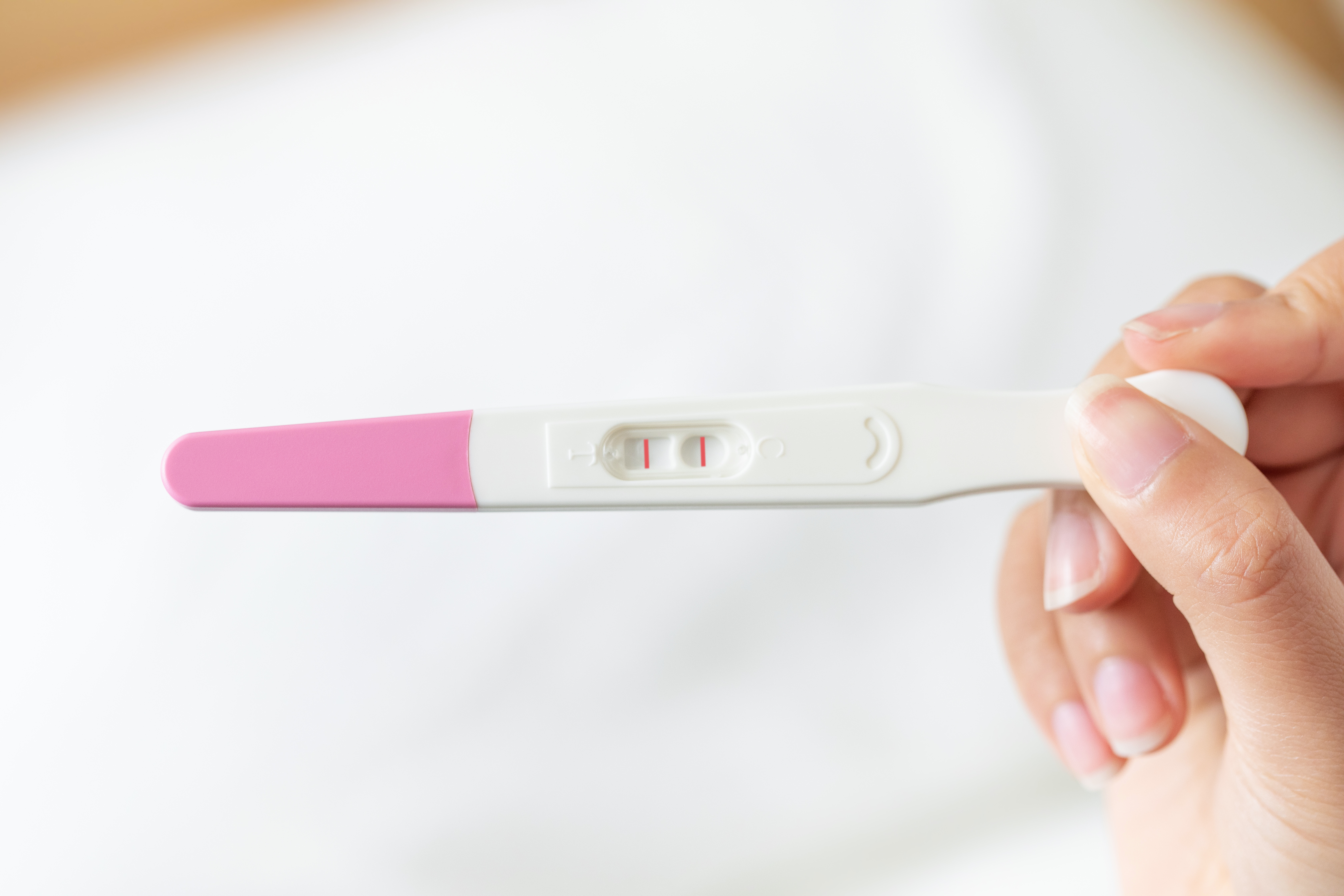 كيف يكون شكل إفرازات الحمل قبل الدورة بالصور؟