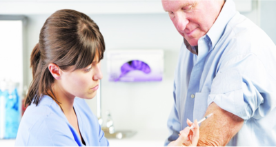 تطعيم كبار السن بلقاح يقي من كوفيد-19