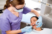 الدكتور مها الاخرس اخصائي في طب اسنان