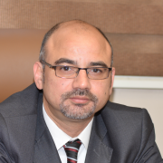 الدكتور طارق عطيه