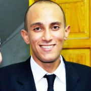 الدكتور عمرو القباري