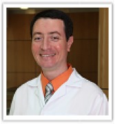 الدكتور حاتم رمزي اخصائي في طب أطفال