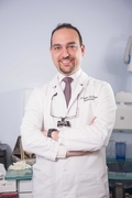 د. حسن ابو ميزر اخصائي في طب اسنان