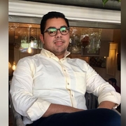 د. عمرو قنديل اخصائي في دماغ واعصاب