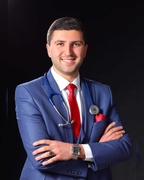 د. عمر بكر الضلاعين اخصائي في طب عام